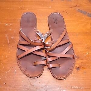MASSIMO SUPPLY CO WOMEN'S FAUX LEATHER BROWN TAN FLAT SANDAL SIZE 8
